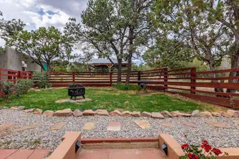 Bed and Breakfast Pet Friendly Pinon Heaven Canada de los Alamos Экстерьер фото