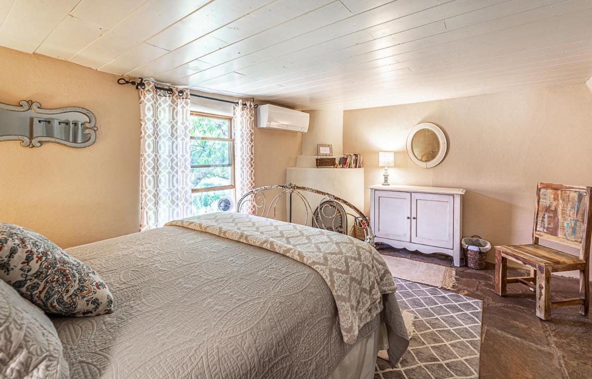 Bed and Breakfast Pet Friendly Pinon Heaven Canada de los Alamos Экстерьер фото