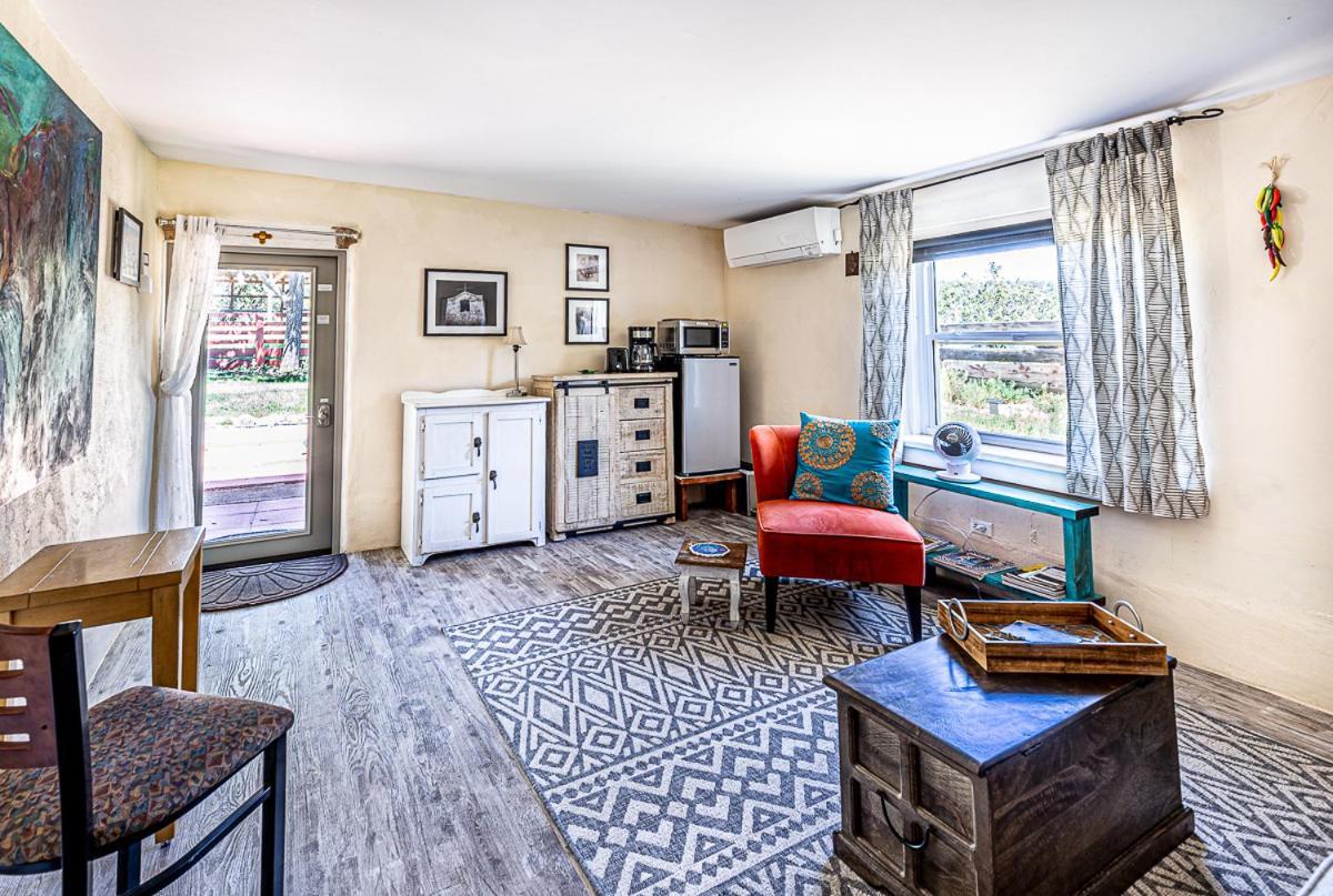 Bed and Breakfast Pet Friendly Pinon Heaven Canada de los Alamos Экстерьер фото